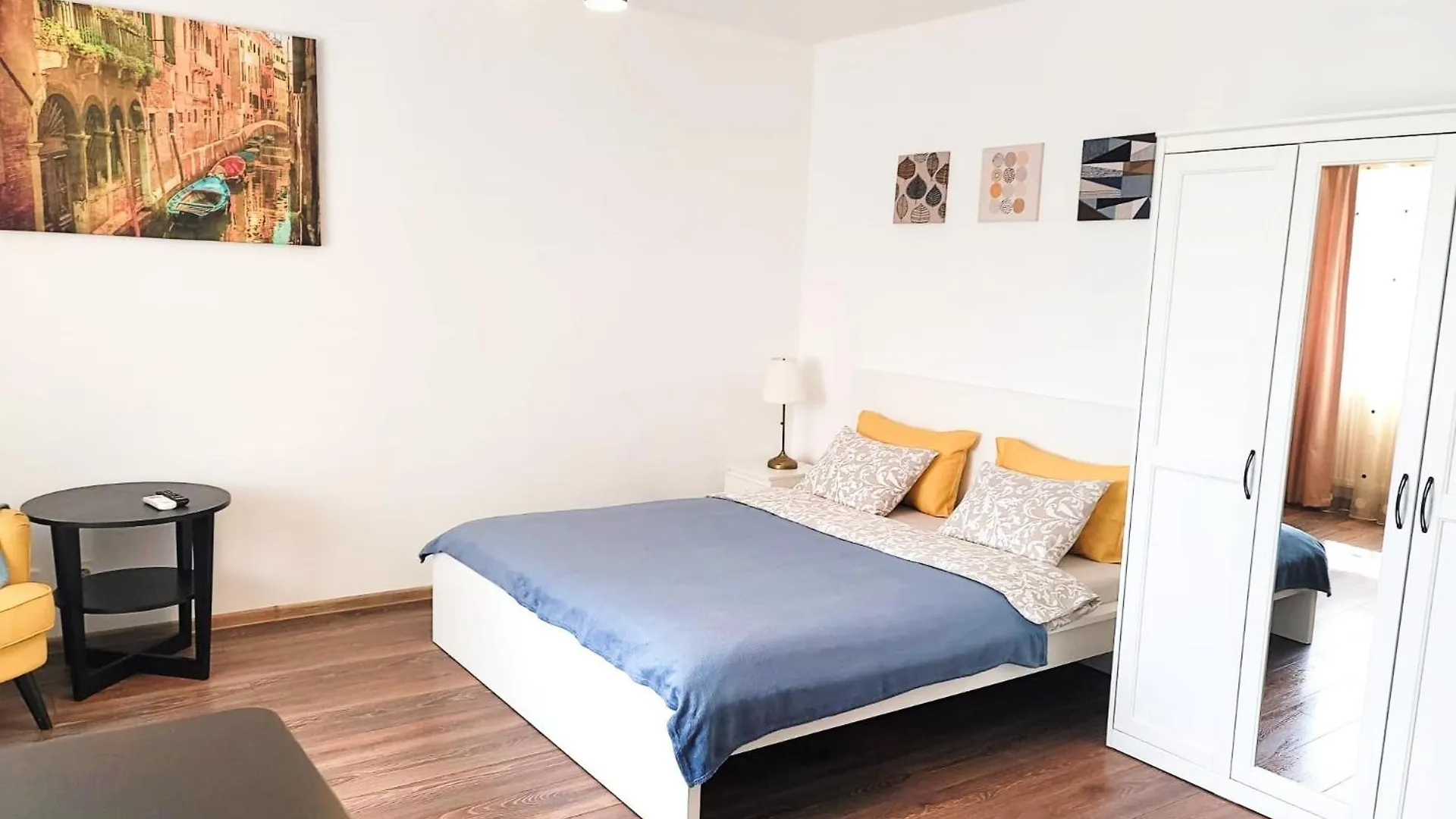Ultracentral Studio Near Government Victory Square 布加勒斯特